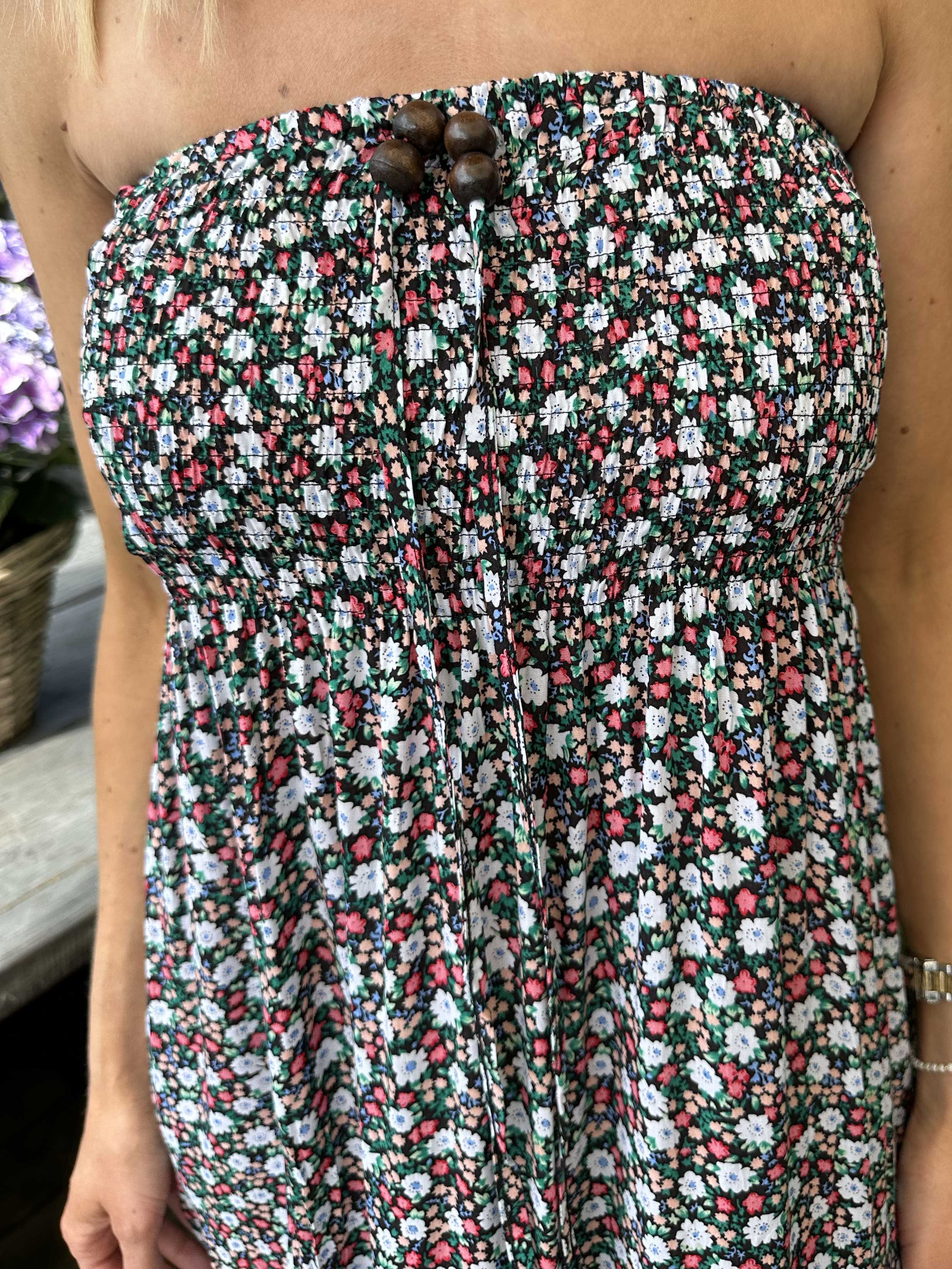 Amina - Lång sommarklänning med smockad byst